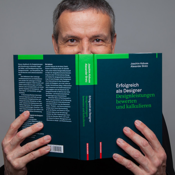 Joachim Kobuss mit dem Buch "erfolgreich als Designer"